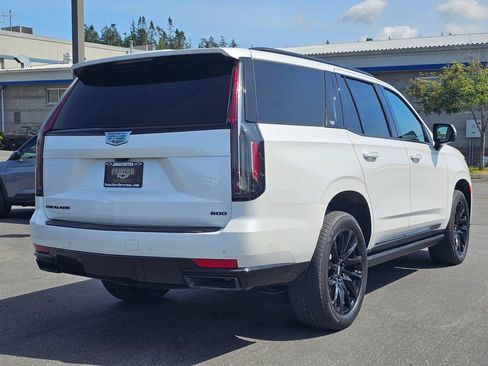 Used 2022 Cadillac Escalade Sport Platinum w/ LPO, ONYX Package AWD/4WD image 3