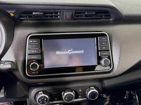 Used 2020 Nissan Kicks S image 18