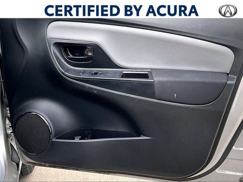 Used 2016 Toyota Yaris L image 23