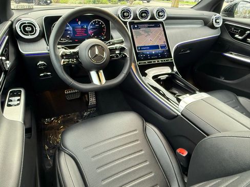 Used 2025 Mercedes-Benz GLC 300 4MATIC image 32