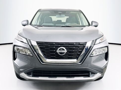 Used 2023 Nissan Rogue SV image 2