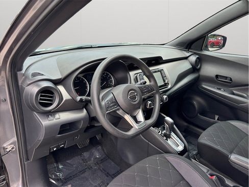 Used 2019 Nissan Kicks S FWD image 6