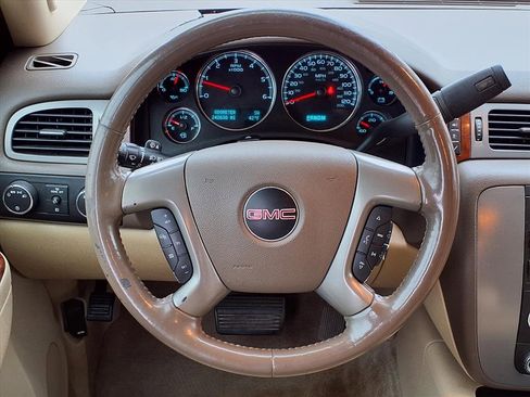 Used 2012 GMC Yukon XL SLT w/ SLT-2 Equipment Package image 11