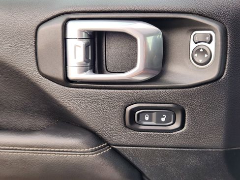 Used 2021 Jeep Gladiator Overland w/ Popular Equipment Package image 24