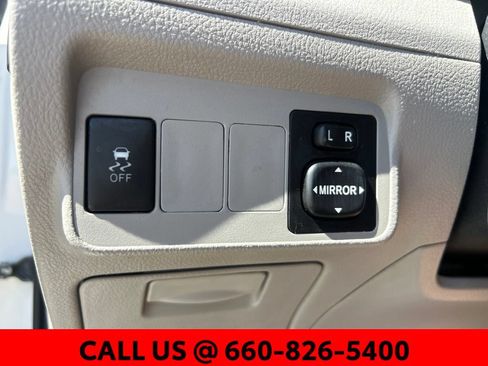 Used 2012 Toyota Corolla LE FWD image 13