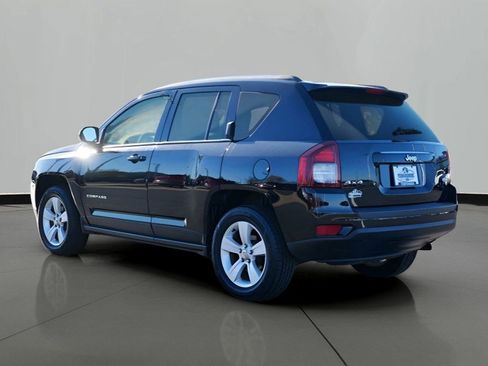 Used 2015 Jeep Compass Latitude image 2