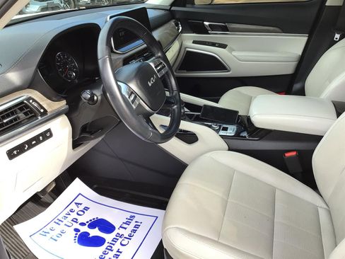 Used 2022 Kia Telluride EX w/ EX Premium Package FWD image 3