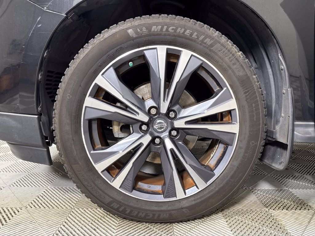 Used 2017 Nissan Pathfinder Platinum FWD image 25
