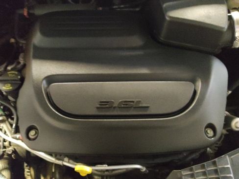 Used 2020 Chrysler Voyager L FWD image 30