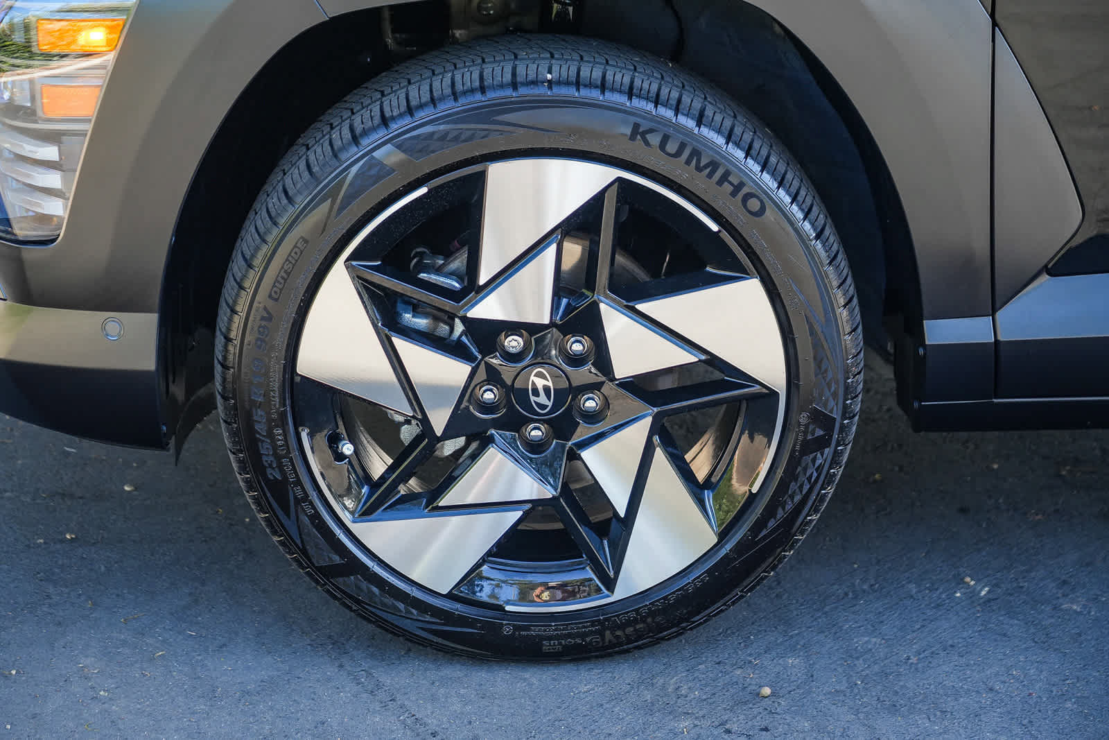 Used 2024 Hyundai Kona Limited AWD/4WD image 11