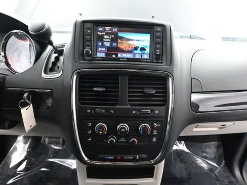 Used 2017 Dodge Grand Caravan SE w/ Power Window Group image 33