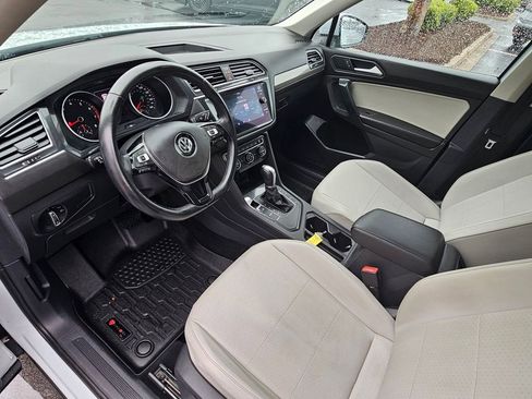 Used 2019 Volkswagen Tiguan SE w/ Panoramic Sunroof Package FWD image 17