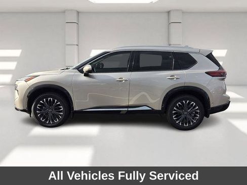 Used 2024 Nissan Rogue Platinum w/ Platinum Premium Package FWD image 2