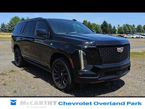 Used 2025 Cadillac Escalade Sport AWD/4WD image 1