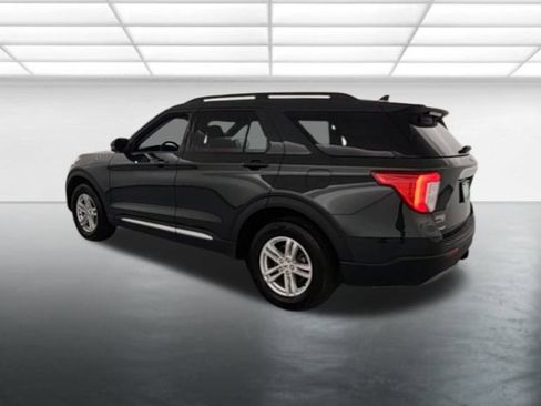 Used 2023 Ford Explorer XLT w/ Equipment Group 202A image 6