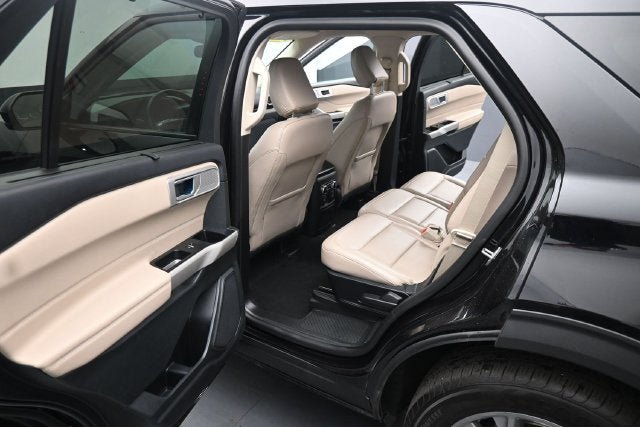 Used 2024 Ford Explorer Limited AWD/4WD image 17