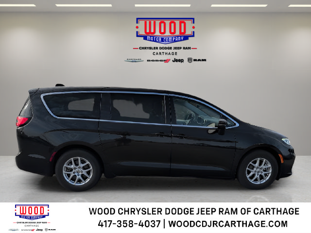 Used 2023 Chrysler Pacifica Touring-L FWD image 1