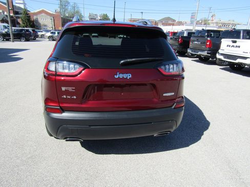 Used 2019 Jeep Cherokee Latitude w/ Cold Weather Group image 4