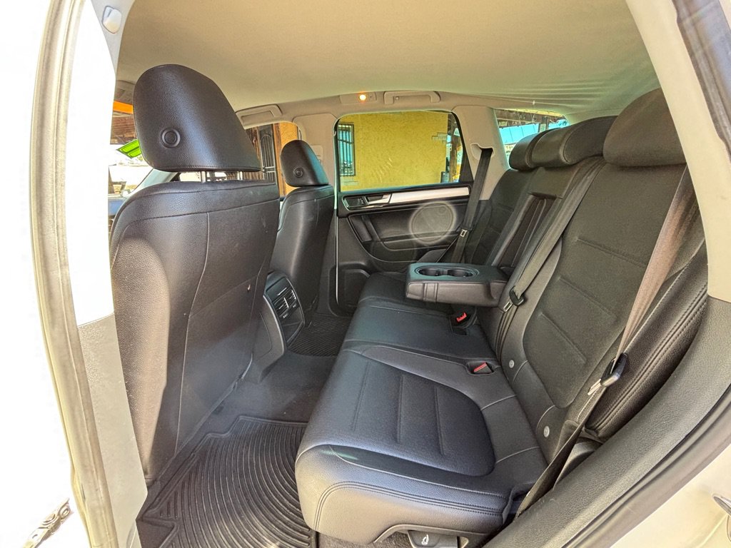 Used 2011 Volkswagen Touareg Sport AWD/4WD image 18