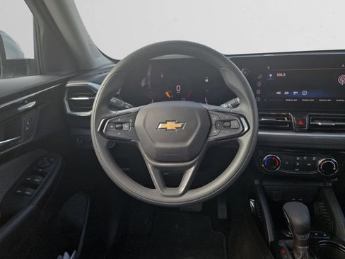 Used 2025 Chevrolet TrailBlazer LT FWD image 11