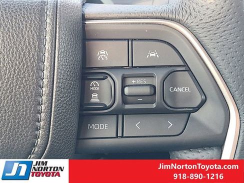 Used 2025 Toyota Tacoma TRD Off-Road image 29