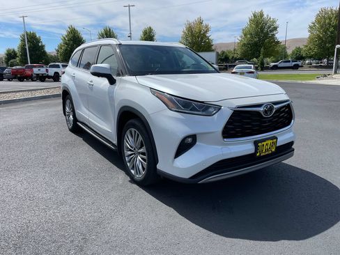 Used 2023 Toyota Highlander Platinum AWD/4WD image 1