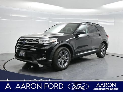 New 2025 Ford Explorer Active w/ Active Comfort Package AWD/4WD image 1