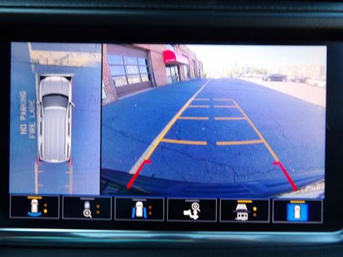 Used 2021 GMC Yukon XL Denali w/ Denali Premium Package image 27