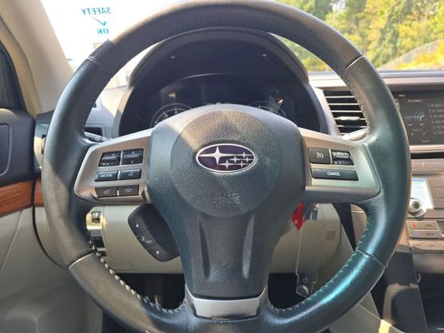 Used 2013 Subaru Outback 3.6R Limited AWD/4WD image 10