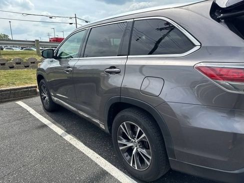 Used 2016 Toyota Highlander XLE FWD image 22