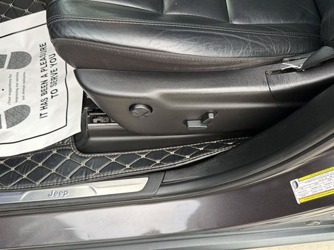 Used 2019 Jeep Grand Cherokee Limited AWD/4WD image 11