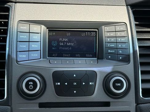 Certified 2018 Ford Taurus SEL FWD image 10