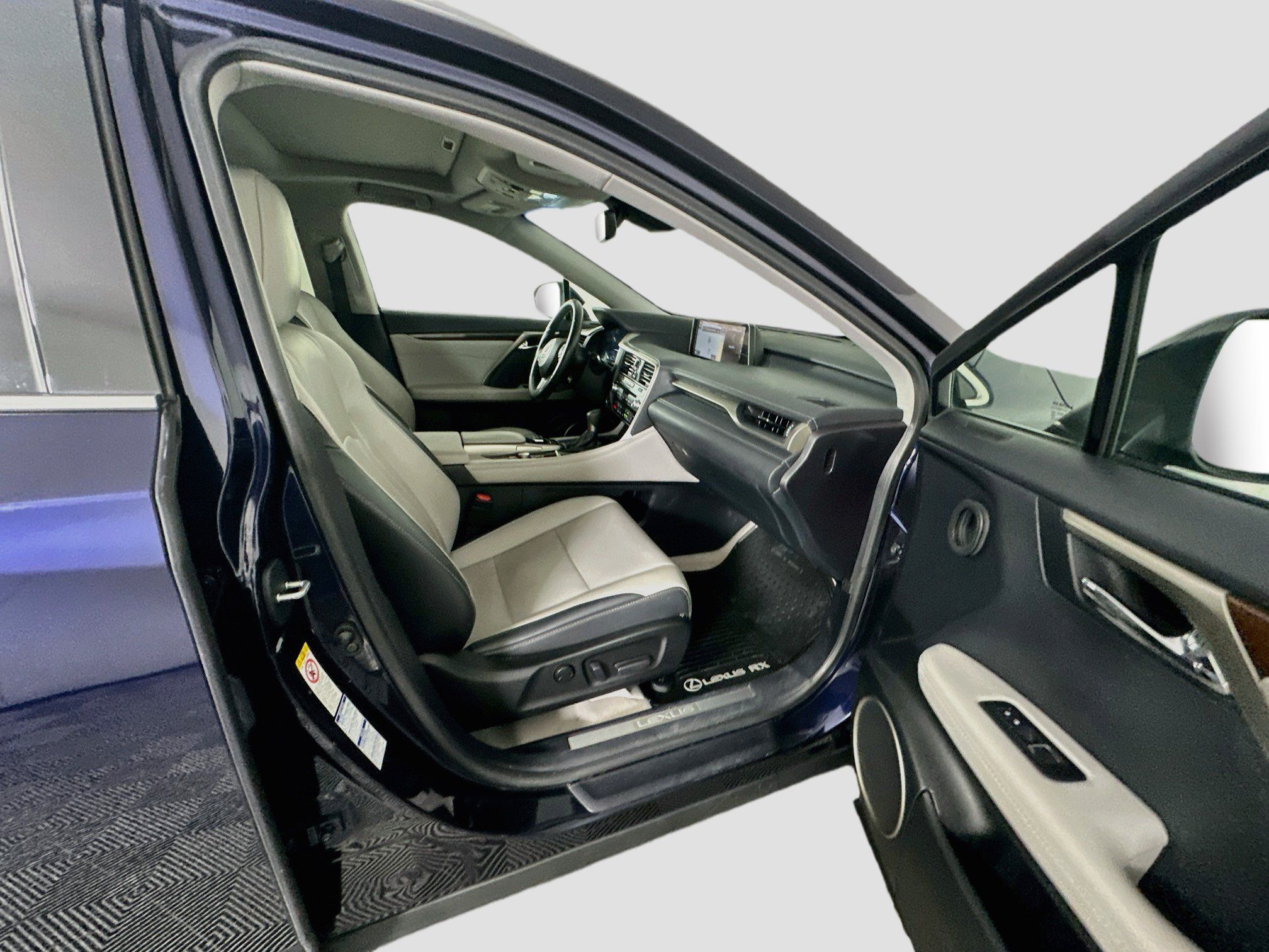 Used 2018 Lexus RX 450h AWD w/ Premium Package image 32