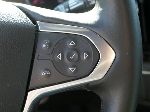 Used 2023 Chevrolet Traverse RS FWD image 16