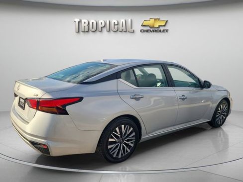 Used 2024 Nissan Altima 2.5 SV image 5