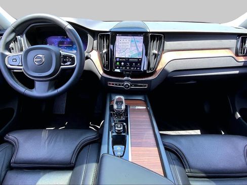 Used 2023 Volvo XC60 B5 Ultimate w/ Climate Package FWD image 16