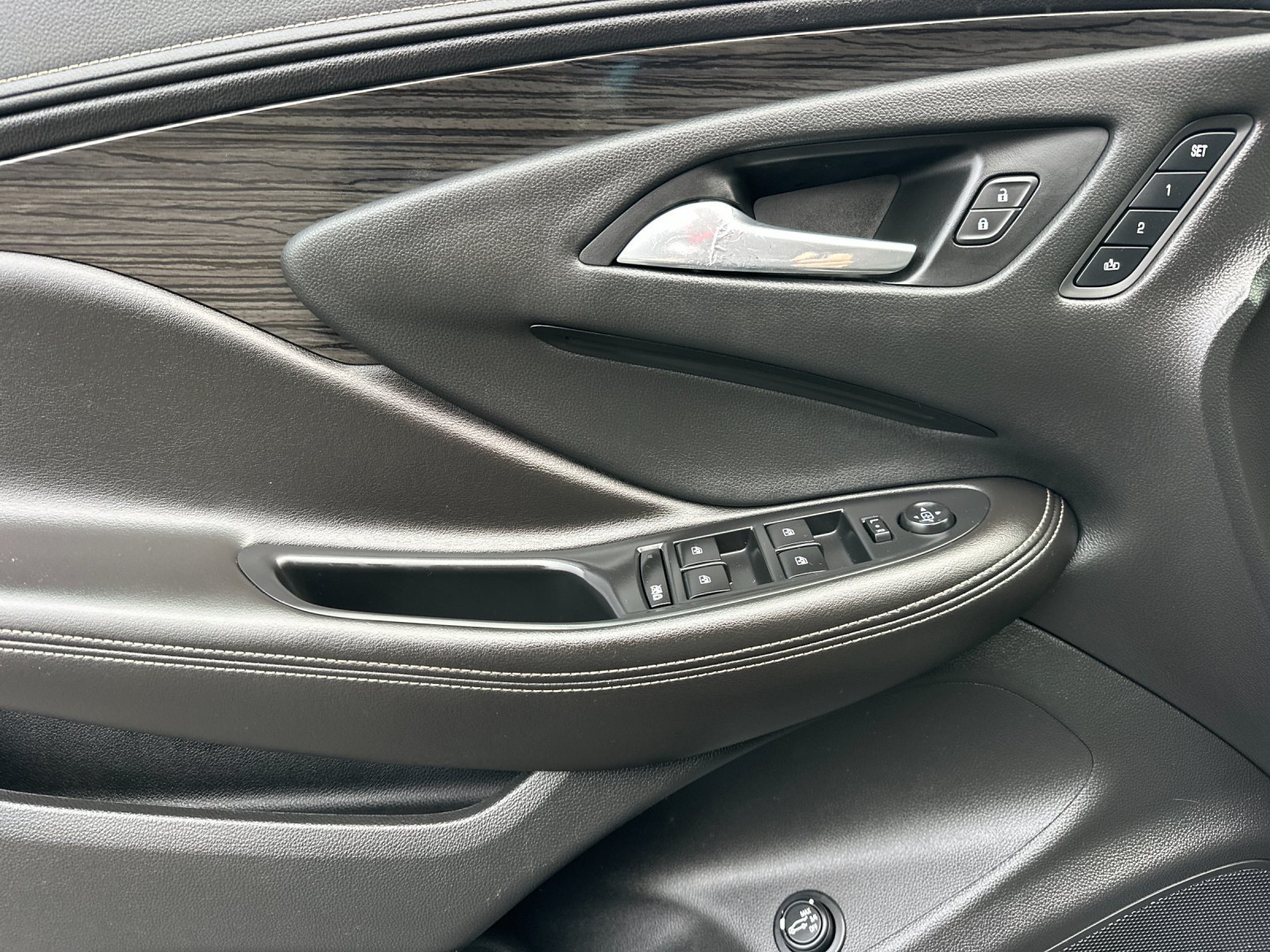 Used 2018 Buick Envision Premium AWD/4WD image 11