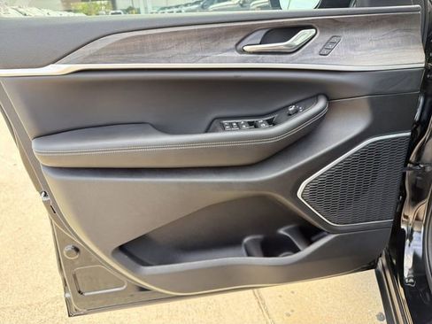 New 2026 Jeep Grand Cherokee L Limited image 13