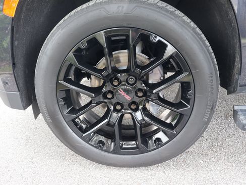 Used 2024 GMC Yukon Denali w/ Advanced Technology Package AWD/4WD image 14