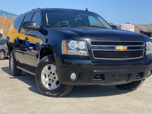 Used 2013 Chevrolet Suburban LT w/ Luxury Package AWD/4WD image 19