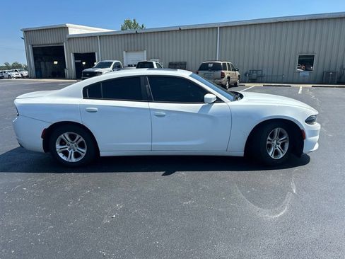 Used 2019 Dodge Charger SXT RWD image 7