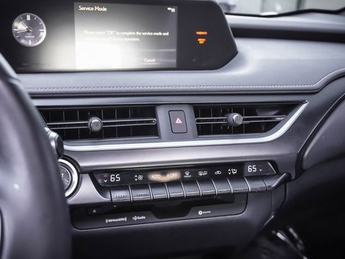 Used 2019 Lexus UX 200 image 15