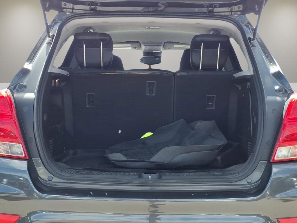 Used 2017 Chevrolet Trax LT w/ LT Convenience Package FWD image 8