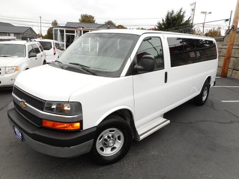 Used 2016 Chevrolet Express 3500 LT w/ LT Preferred Equipment Group image 4