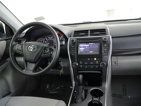 Used 2015 Toyota Camry LE FWD image 2