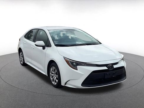 Used 2025 Toyota Corolla LE FWD image 3