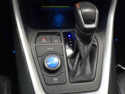 Used 2020 Toyota RAV4 XSE AWD/4WD image 17