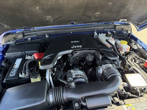 Used 2018 Jeep Wrangler Unlimited Sport image 22