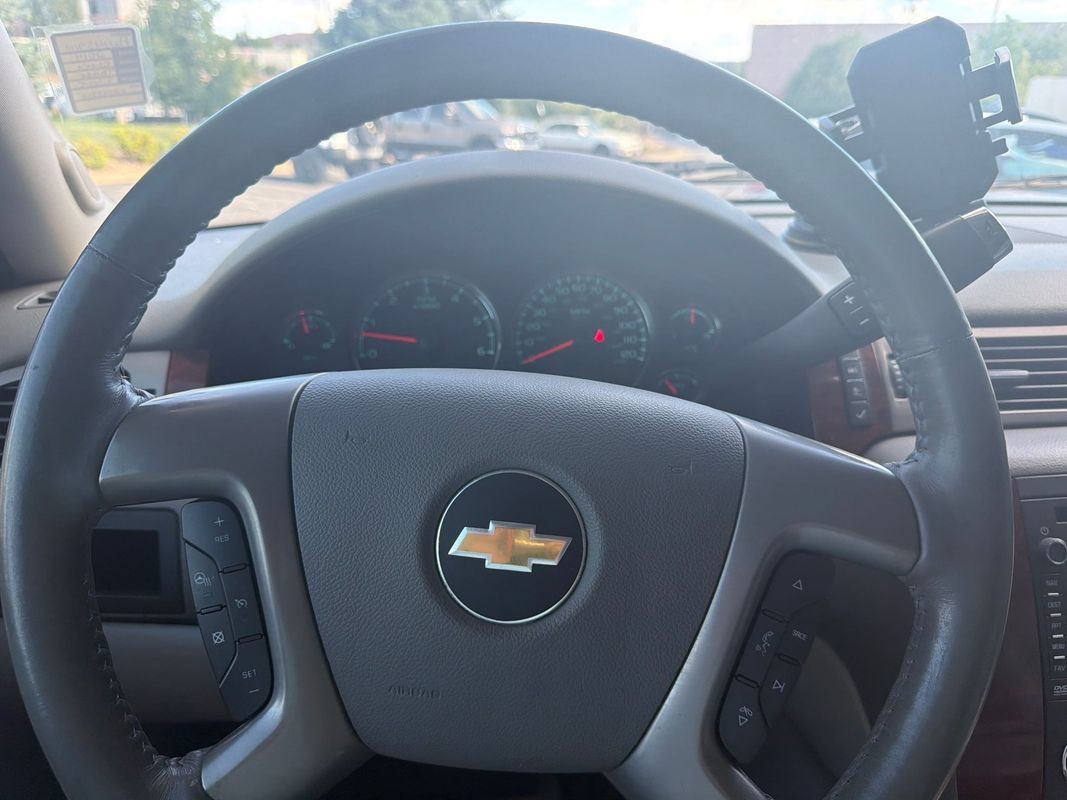 Used 2014 Chevrolet Tahoe LTZ RWD image 24