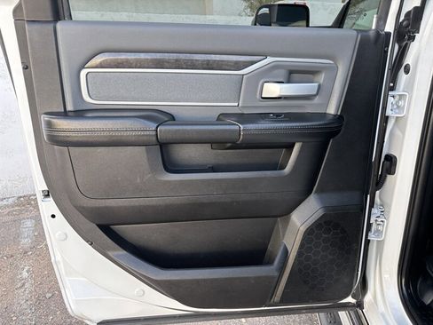 Used 2021 RAM 2500 Big Horn image 32